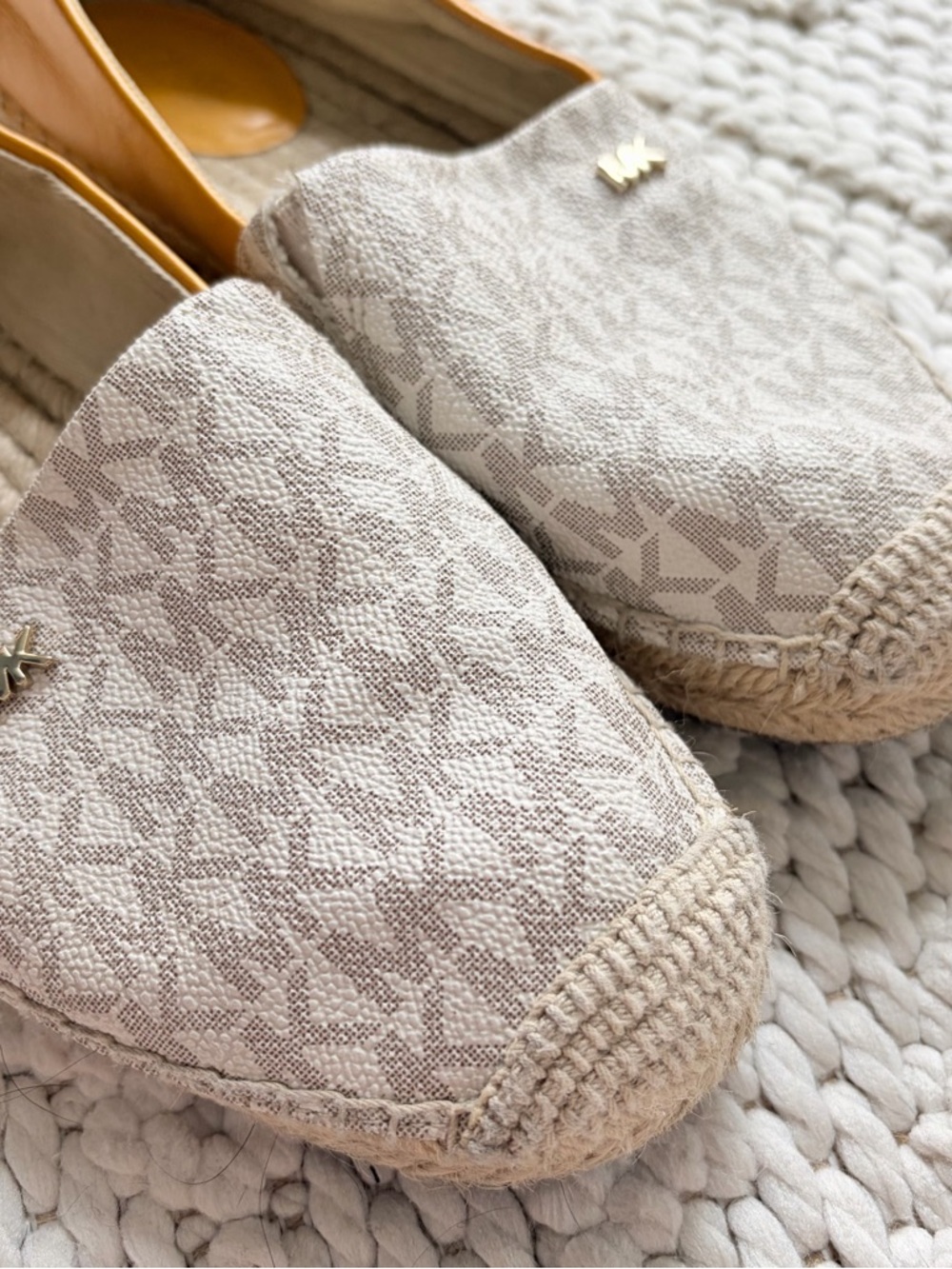 MICHAEL KORS Kendrick Vanilla Logo Espadrille Slip On Flats Yellow Womens 7 EUC - Picture 4 of 9